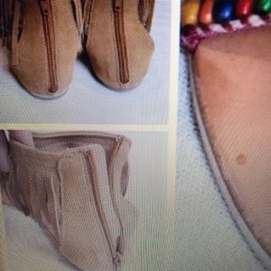 New size 9 genuine suede Rebel sandals